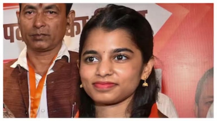 బీజేపీ పట్ల ప్రజలు విశ్వాసం ఉంచారన్న మైథిలీ ఠాకూర్