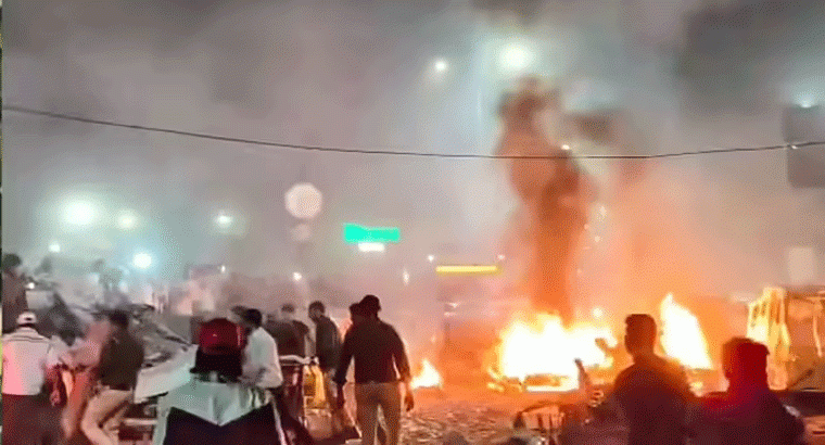 ఢిల్లీ ఎర్రకోట వద్ద భారీ పేలుడు.. అప్రమత్తమైన యూకే, యూఎస్