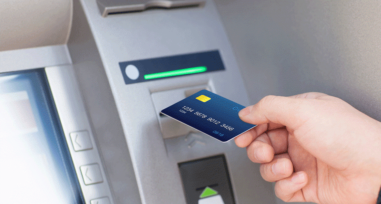 ATM Alert: కార్డు స్టక్ అయితే జాగ్రత్త.. ఈ పని చేస్తే అకౌంట్ ఖాళీ అయ్యే ప్రమాదం!