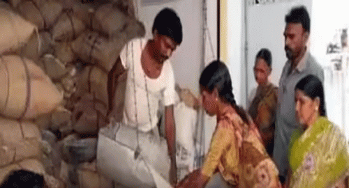 జస్ట్ స్కాన్ చేస్తే చాలు....రేషన్ దుకాణాల్లో క్యూఆర్ కోడ్ స్కాన్