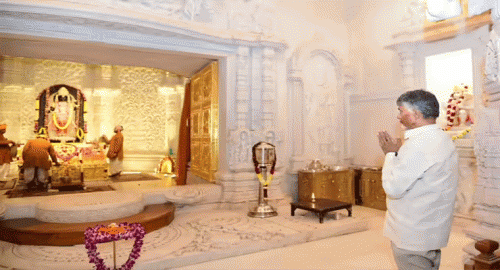 అయోధ్యలో చంద్రబాబు.. ప్రత్యేక పూజలు