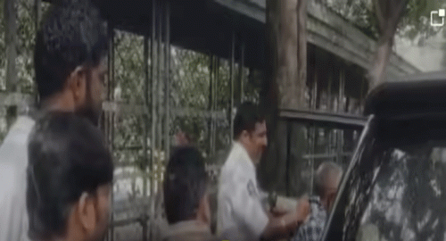 తిరుమలలో సైకో హల్‌చల్.. కత్తితో వీరంగం