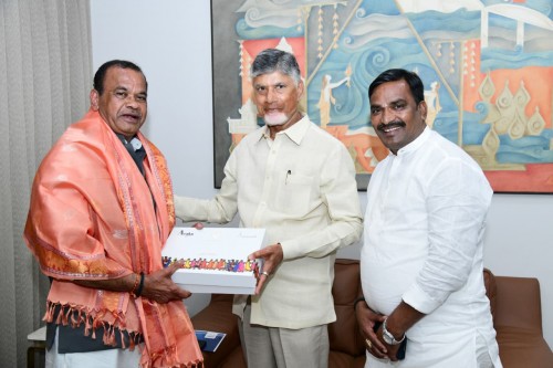 చంద్రబాబుతో తెలంగాణ మంత్రి కోమటిరెడ్డి వెంకటరెడ్డి భేటీ