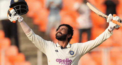 సర్ రవీంద్ర జడేజా: చేతిలో గన్, మైదానంలో వైల్డ్ ఫైర్!