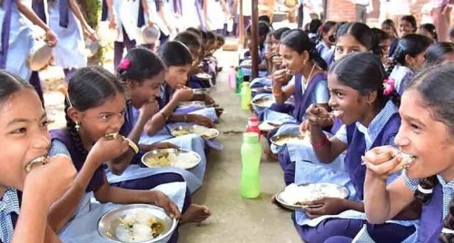 ఏపీ ప్రభుత్వ స్కూళ్లలో 10వ తరగతి విద్యార్థులకు సెలవు రోజుల్లో కూడా మధ్యాహ్న భోజన హామీ

