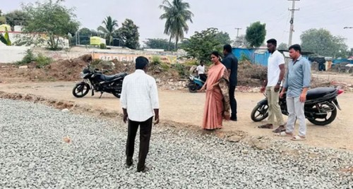 బనగానపల్లెలో వాకింగ్ ట్రాక్ పనుల పరిశీలన