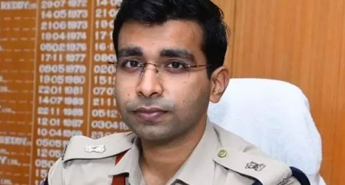 చైన్ లాగడంతో ఎలమంచిలిలో రైలు ఆగింది: SP