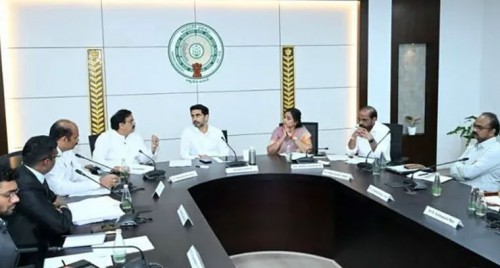 చిన్నారులను సోషల్ మీడియాకు దూరంగా ఉంచాల్సిందే...!