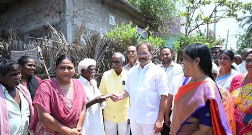 ఎన్టీఆర్ భరోసా పెన్షన్ల పంపిణీ కార్యక్రమంలో ఎమ్మెల్యే నక్కా