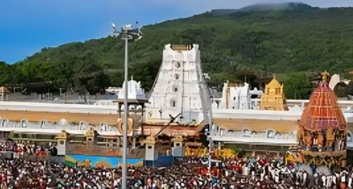 తిరుమలలో భక్తుల రద్దీ.. దర్శనానికి 18 గంటల సమయం