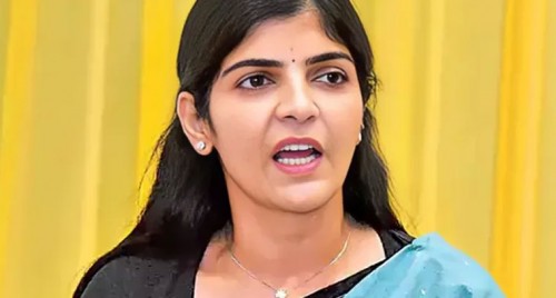 వైద్య కళాశాల విద్యార్థినులపై లెక్చరర్‌ లైంగిక వేధింపులు నిజమే: మహిళా కమిషన్‌