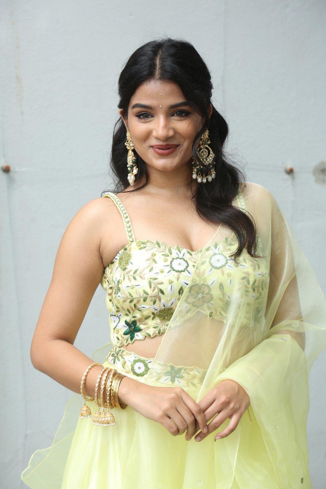 హీరోయిన్ సాత్విక జంపా స్టిల్స్