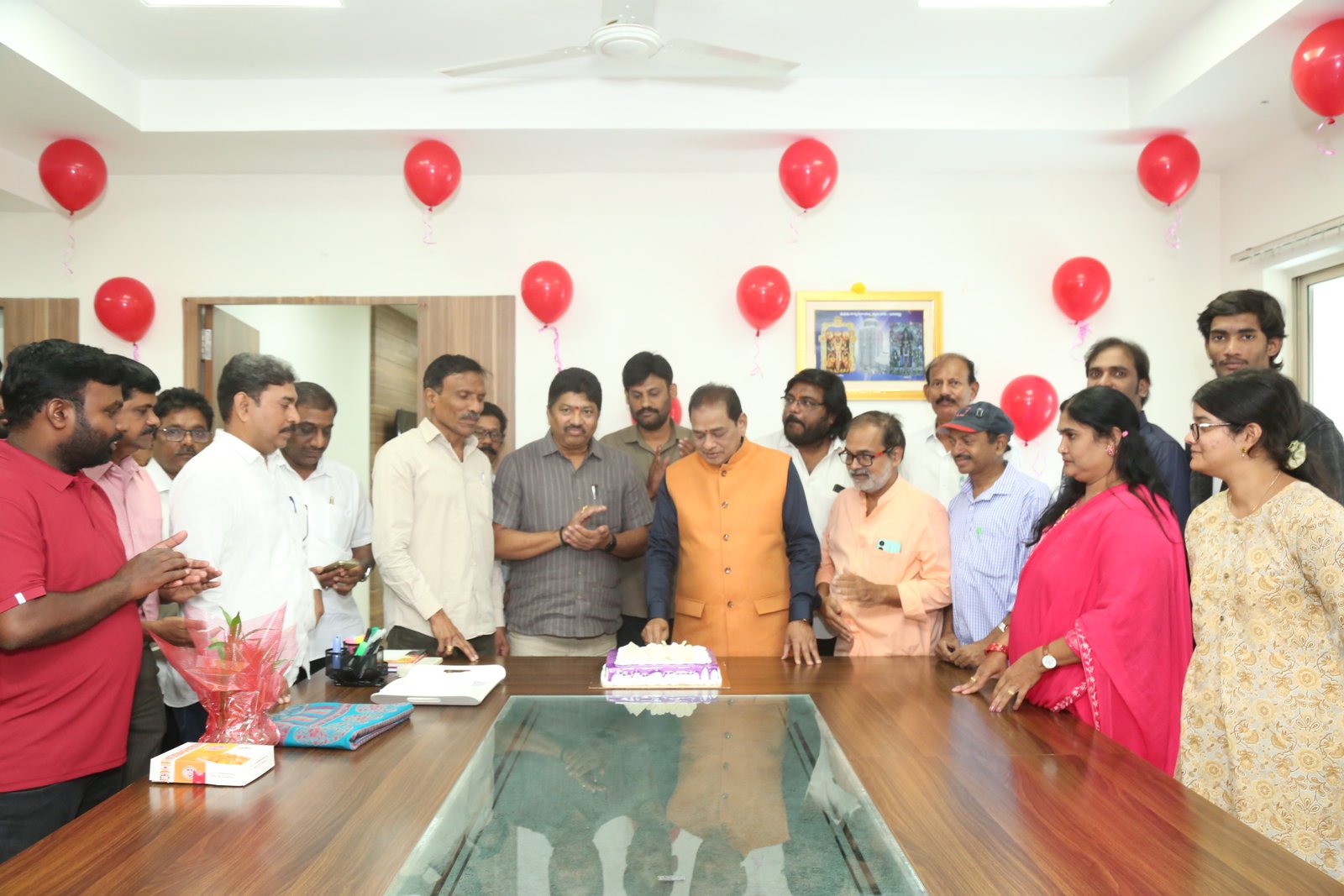 సూర్య చైర్మెన్‌ నూకారపు సూర్యప్రకాశ్‌రావు గారి  పుట్టినరోజు వేడుక ఫొటోలు