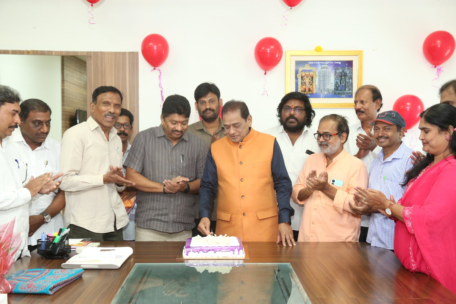 సూర్య చైర్మెన్‌ నూకారపు సూర్యప్రకాశ్‌రావు గారి  పుట్టినరోజు వేడుక ఫొటోలు
