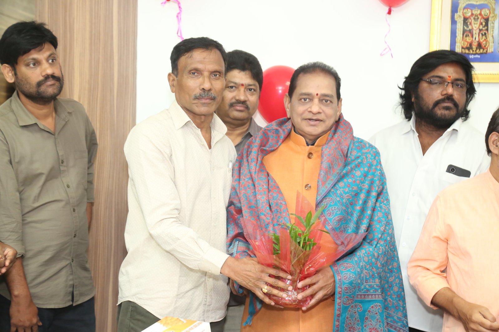 సూర్య చైర్మెన్‌ నూకారపు సూర్యప్రకాశ్‌రావు గారి  పుట్టినరోజు వేడుక ఫొటోలు