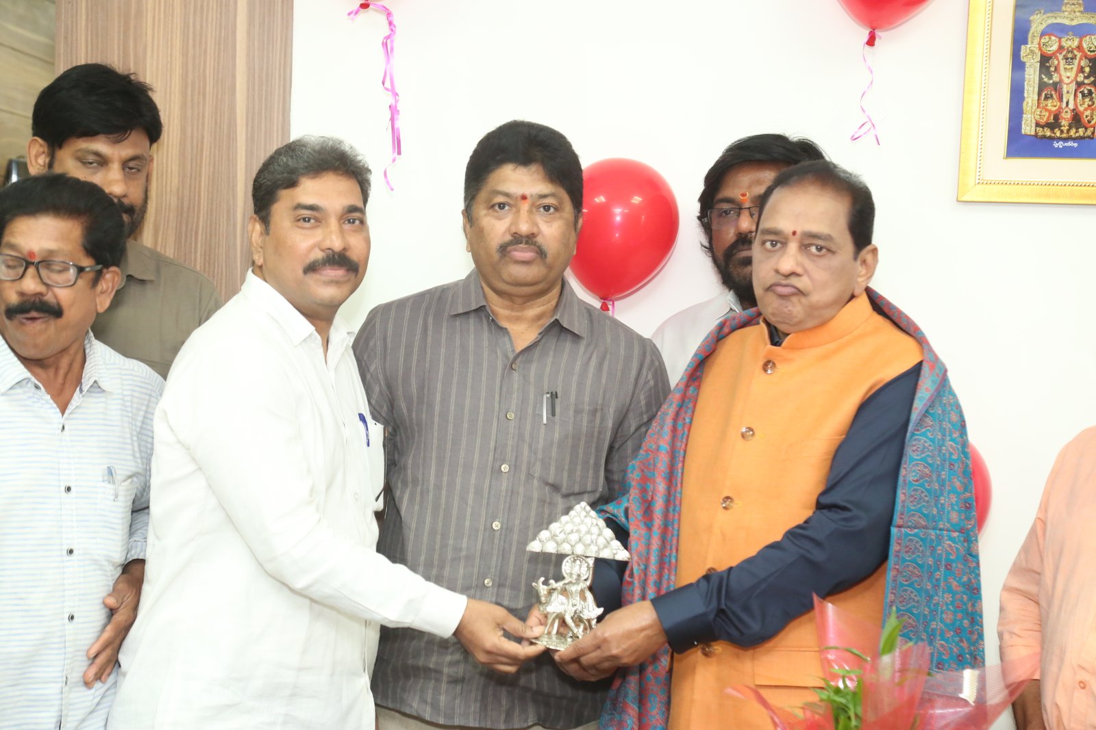 సూర్య చైర్మెన్‌ నూకారపు సూర్యప్రకాశ్‌రావు గారి  పుట్టినరోజు వేడుక ఫొటోలు