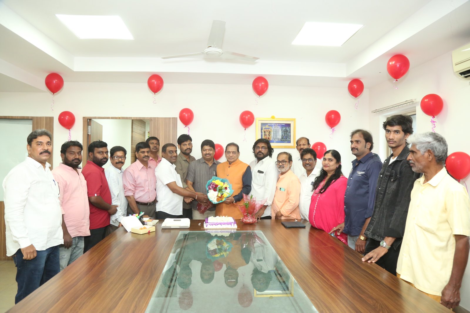 సూర్య చైర్మెన్‌ నూకారపు సూర్యప్రకాశ్‌రావు గారి  పుట్టినరోజు వేడుక ఫొటోలు