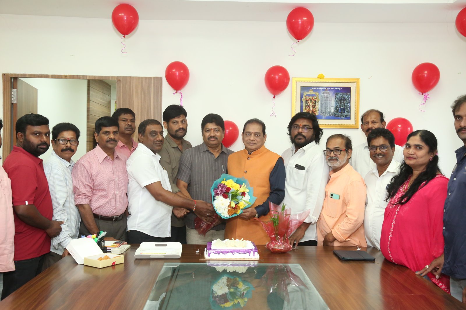 సూర్య చైర్మెన్‌ నూకారపు సూర్యప్రకాశ్‌రావు గారి  పుట్టినరోజు వేడుక ఫొటోలు