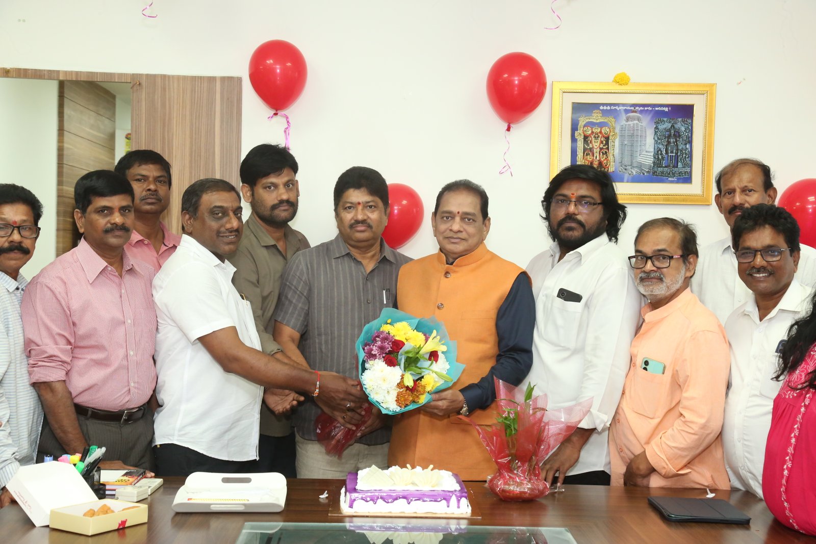 సూర్య చైర్మెన్‌ నూకారపు సూర్యప్రకాశ్‌రావు గారి  పుట్టినరోజు వేడుక ఫొటోలు