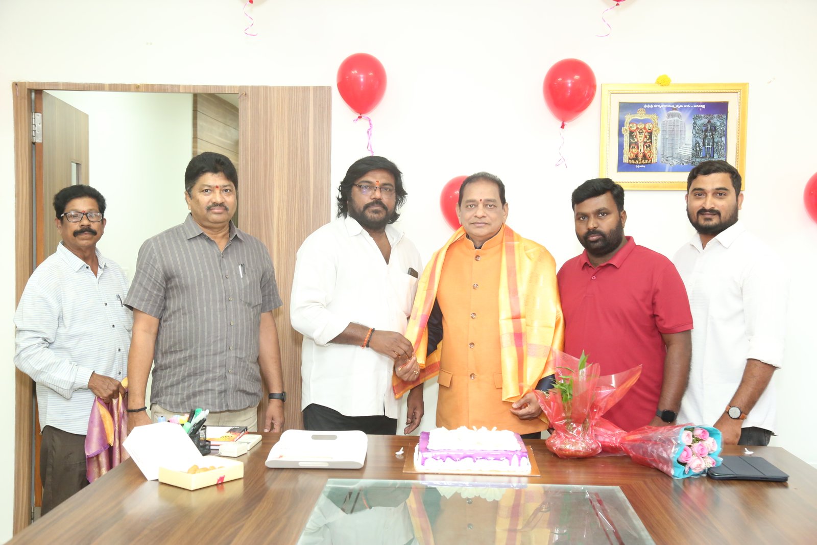 సూర్య చైర్మెన్‌ నూకారపు సూర్యప్రకాశ్‌రావు గారి  పుట్టినరోజు వేడుక ఫొటోలు