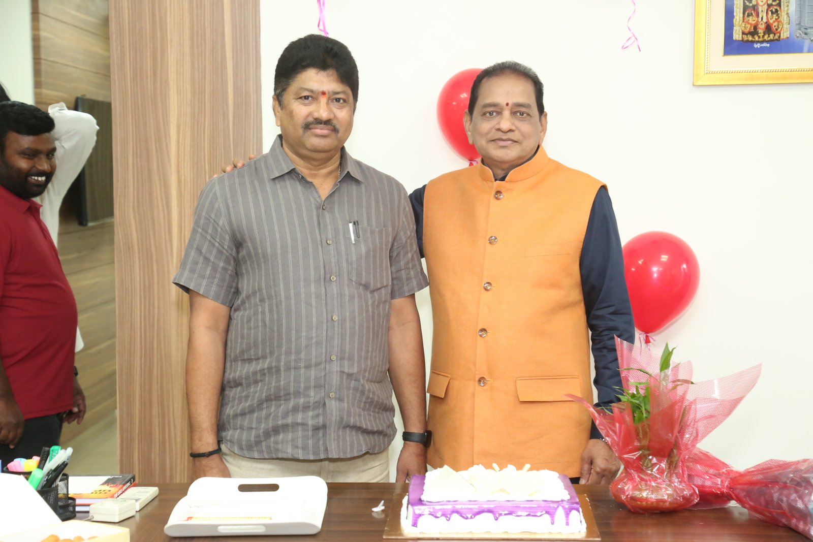 సూర్య చైర్మెన్‌ నూకారపు సూర్యప్రకాశ్‌రావు గారి  పుట్టినరోజు వేడుక ఫొటోలు
