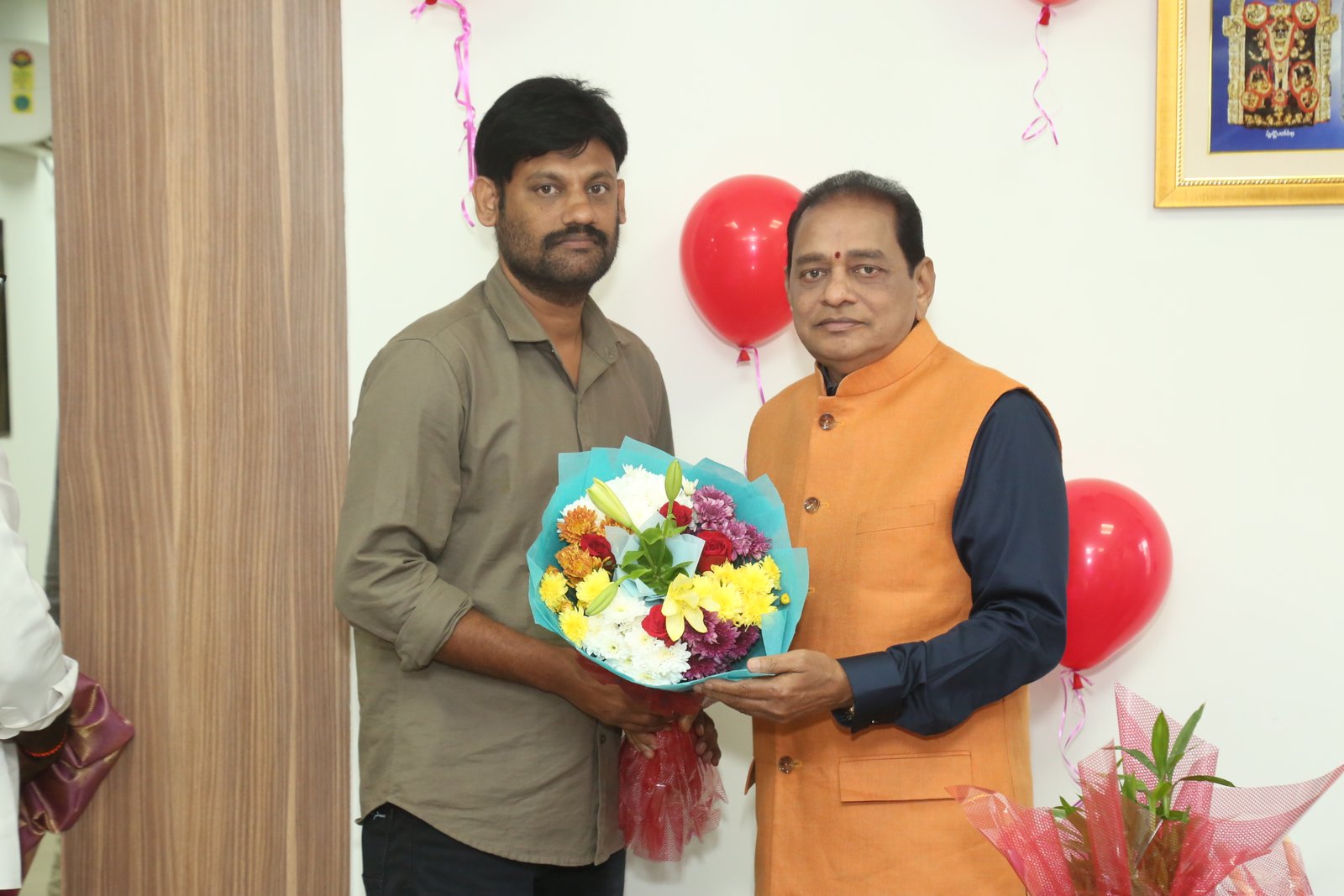 సూర్య చైర్మెన్‌ నూకారపు సూర్యప్రకాశ్‌రావు గారి  పుట్టినరోజు వేడుక ఫొటోలు