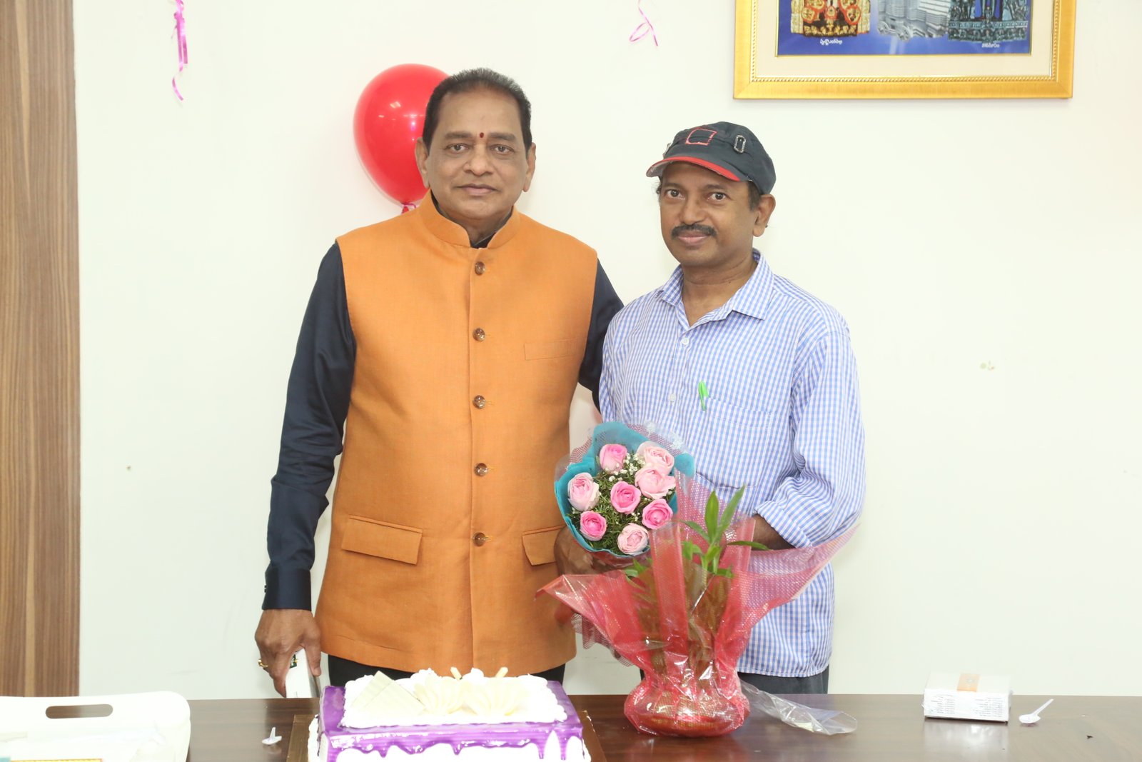 సూర్య చైర్మెన్‌ నూకారపు సూర్యప్రకాశ్‌రావు గారి  పుట్టినరోజు వేడుక ఫొటోలు