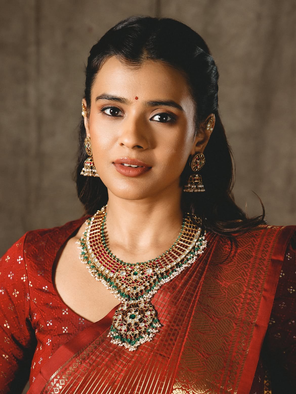 హీరోయిన్ హెబ్బా పటేల్ శారీ ఫోటోస్