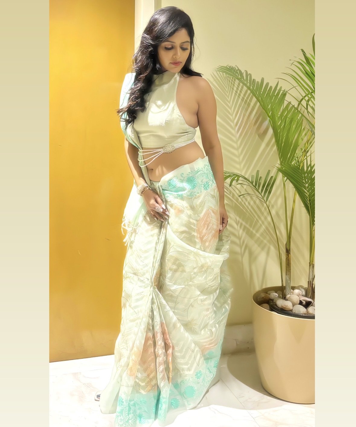 నటి ప్రగ్యా నయన్ లేటెస్ట్ స్టిల్స్