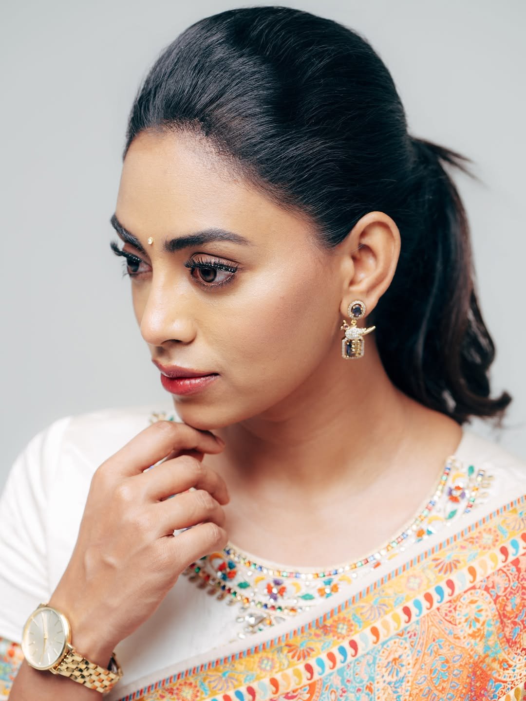 హీరోయిన్ కామాక్షి భాస్కర్ల కొత్త ఫోటోలు 