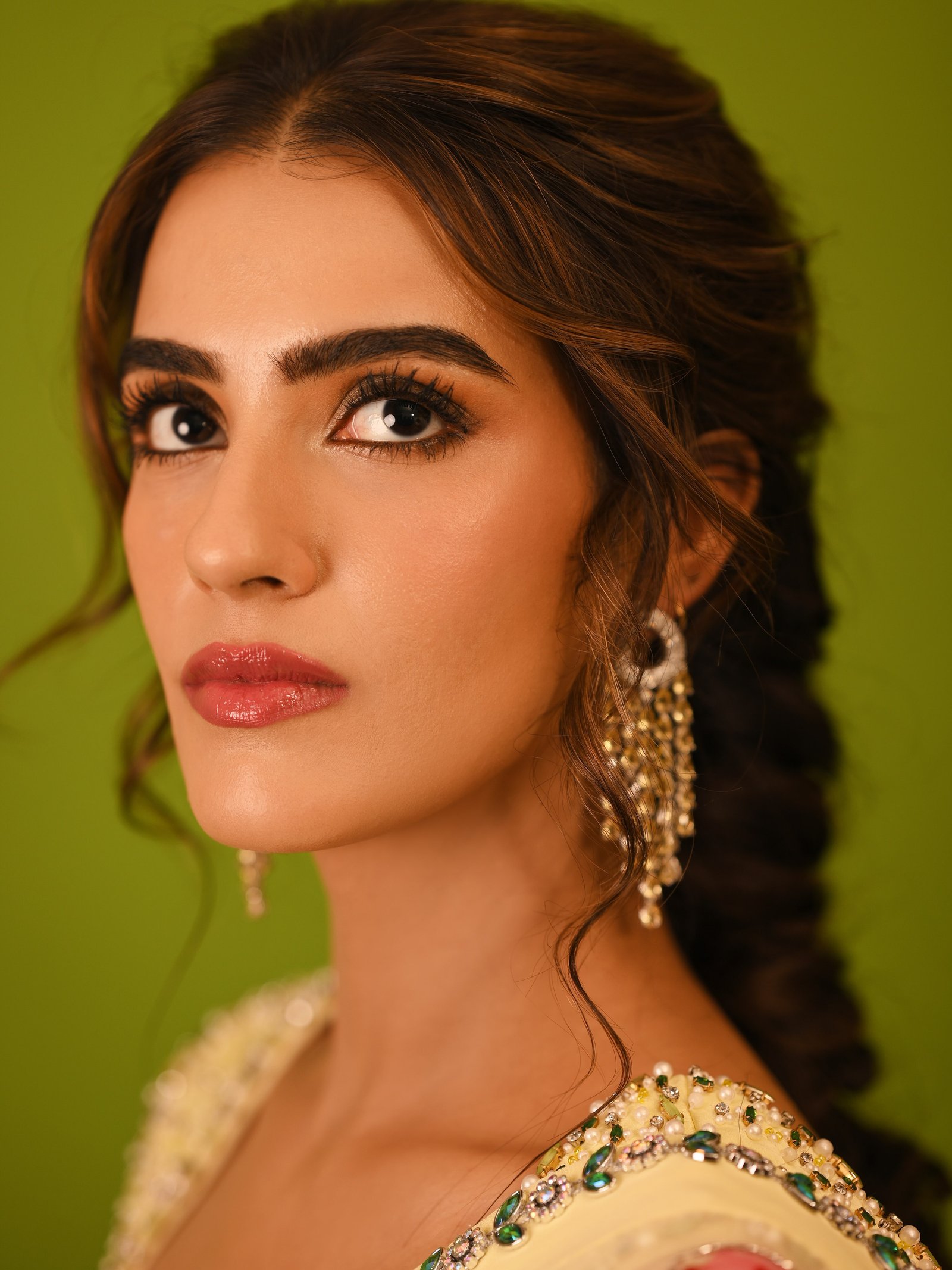 హీరోయిన్ కావ్య థాపర్ కొత్త ఫోటోలు 