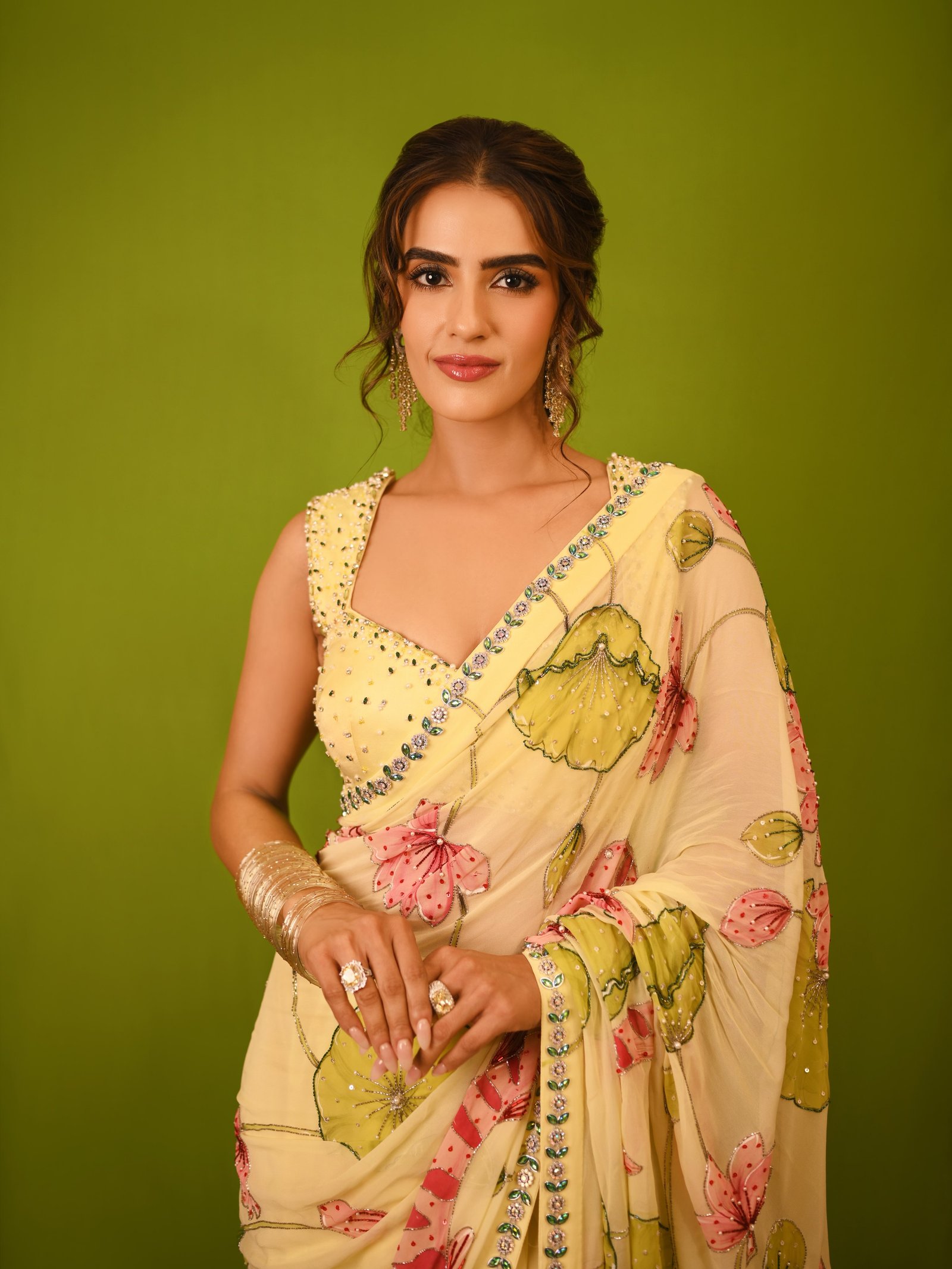 హీరోయిన్ కావ్య థాపర్ కొత్త ఫోటోలు 