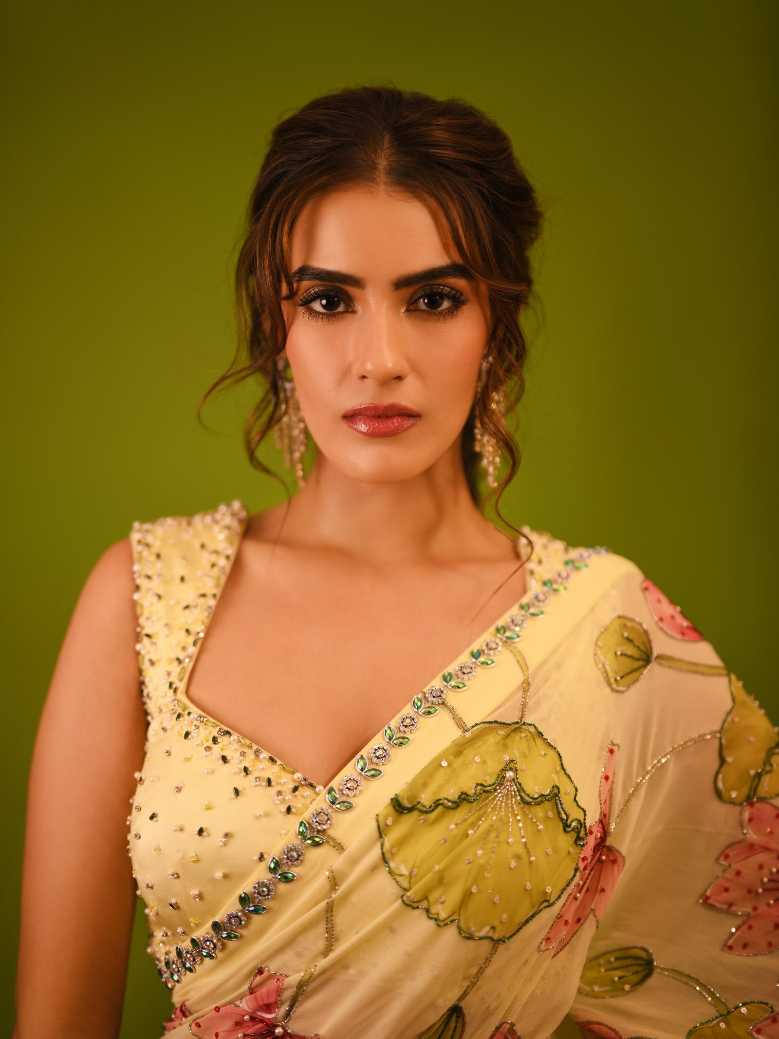 హీరోయిన్ కావ్య థాపర్ కొత్త ఫోటోలు 