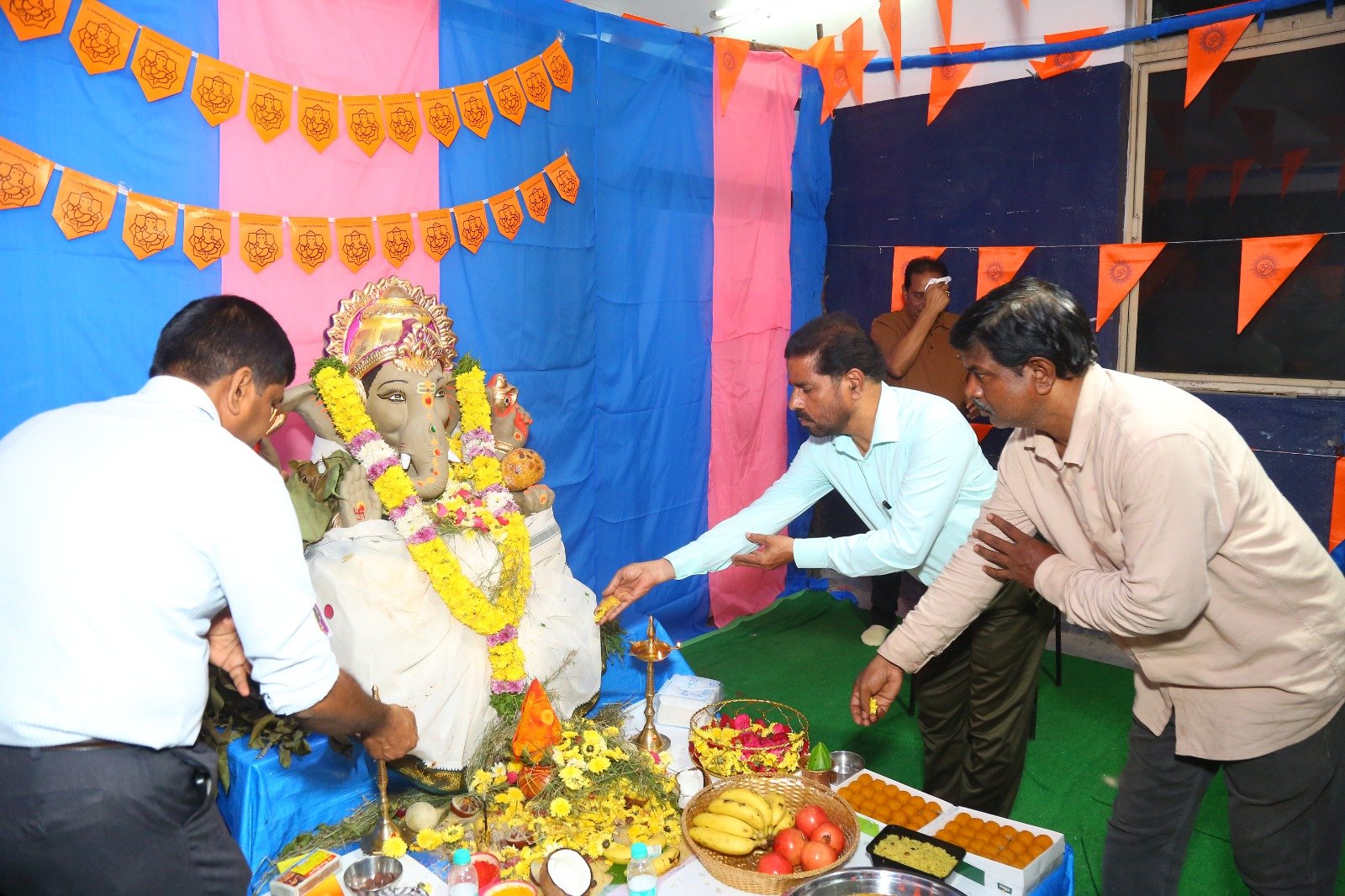  సూర్య ప్రధాన కార్యాలయంలో గణేష్ పూజ ఫోటోస్ 