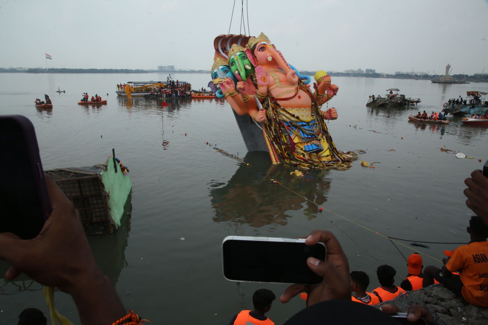 హైదరాబాద్ గణేష్ నిమజ్జనం ఫోటోస్ 