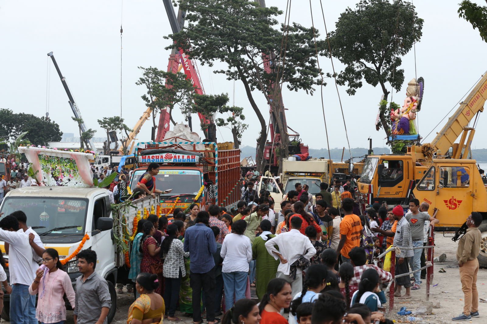 హైదరాబాద్ గణేష్ నిమజ్జనం ఫోటోస్ 