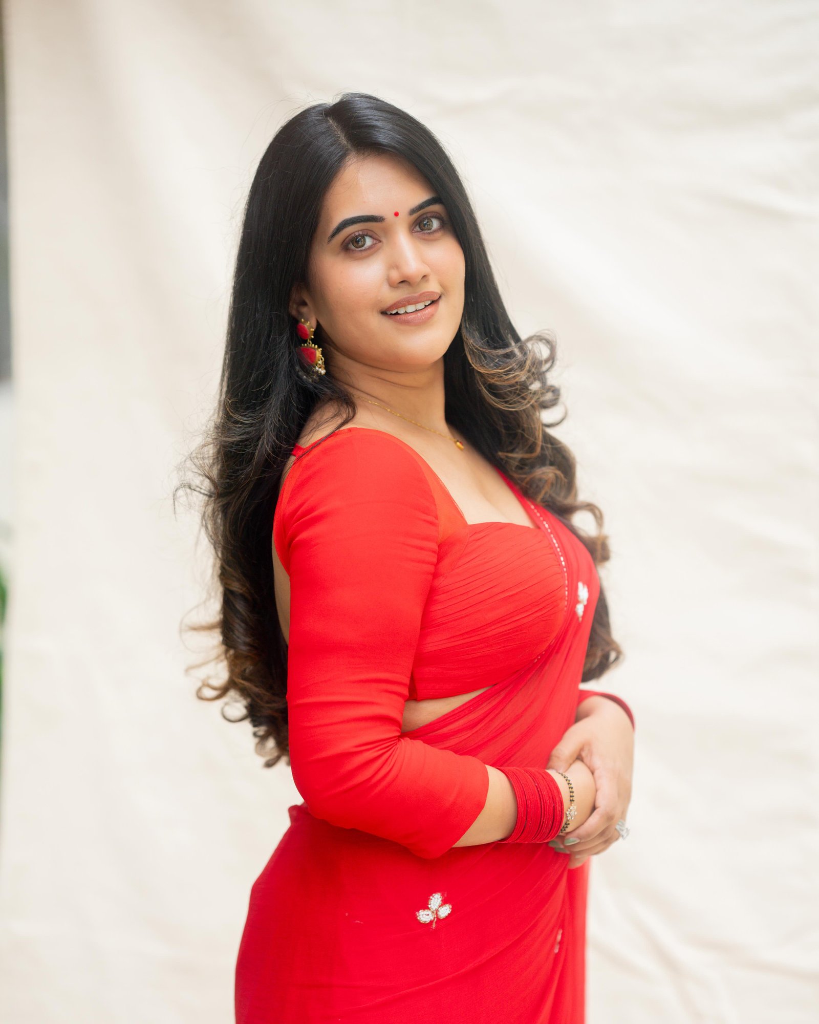 యాంకర్ స్రవంతి చొక్కరపు కొత్త ఫోటోలు 