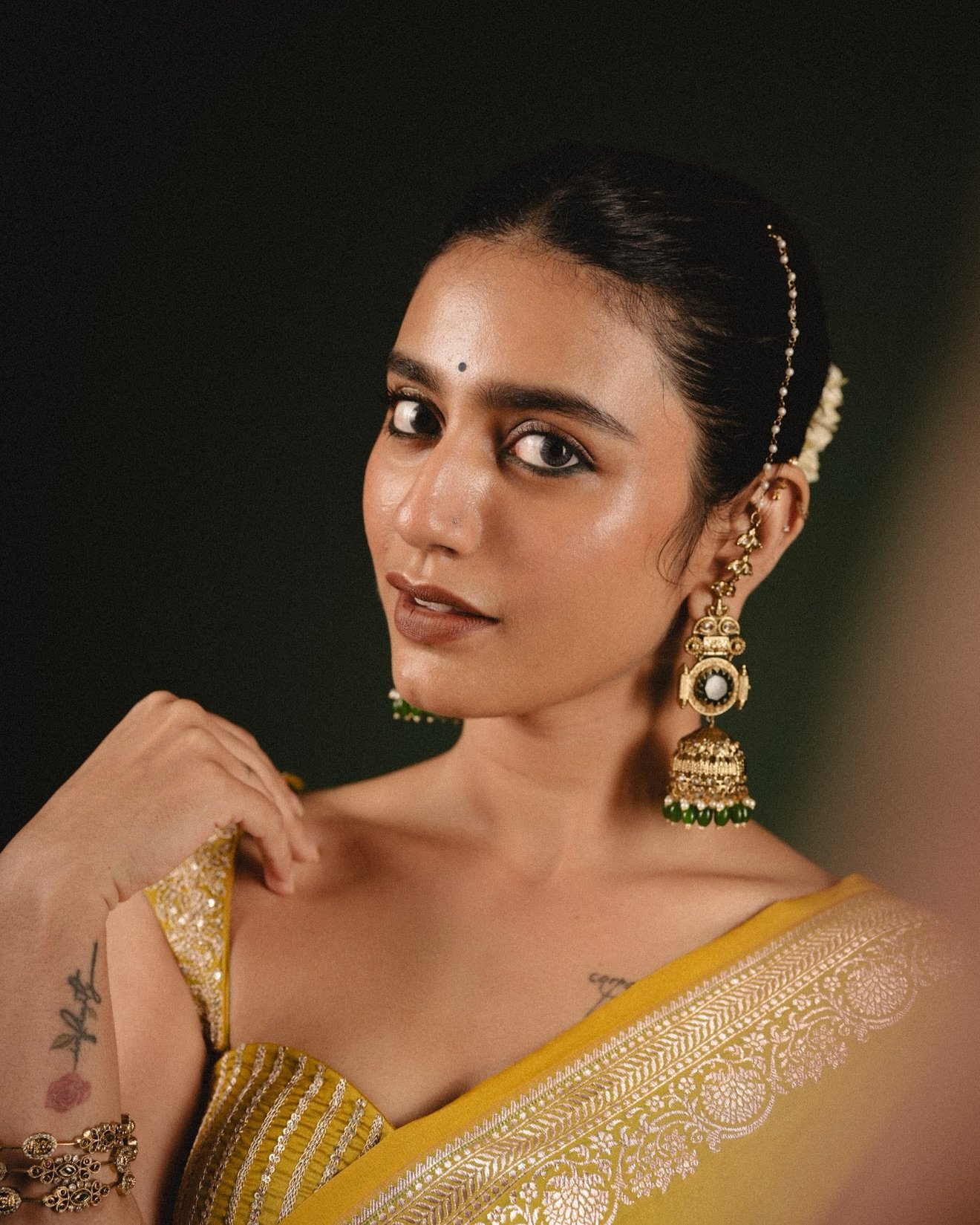 హీరోయిన్ ప్రియా వారియర్ కొత్త ఫోటోస్ 