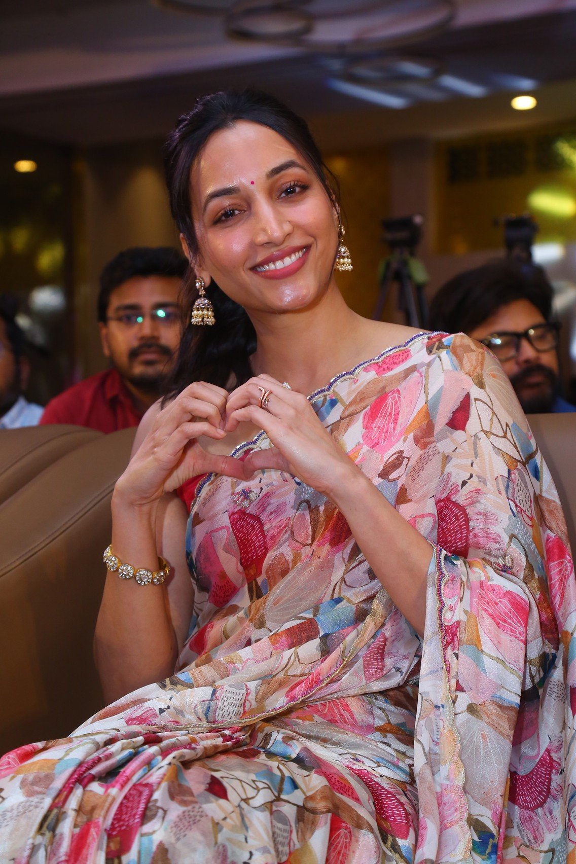 హీరోయిన్ శ్రీనిధి శెట్టి కొత్త ఫోటోస్ 