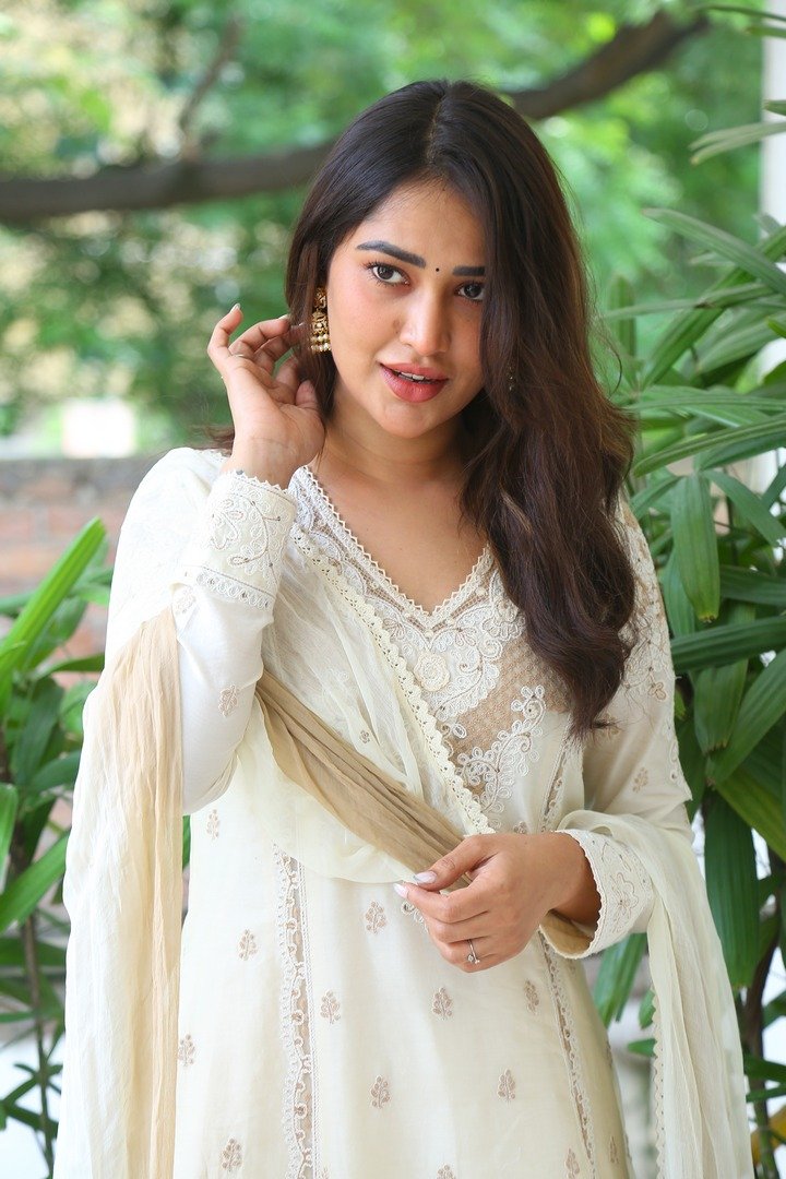 నటి దస్వికకింతల్లి కొత్త ఫోటోలు