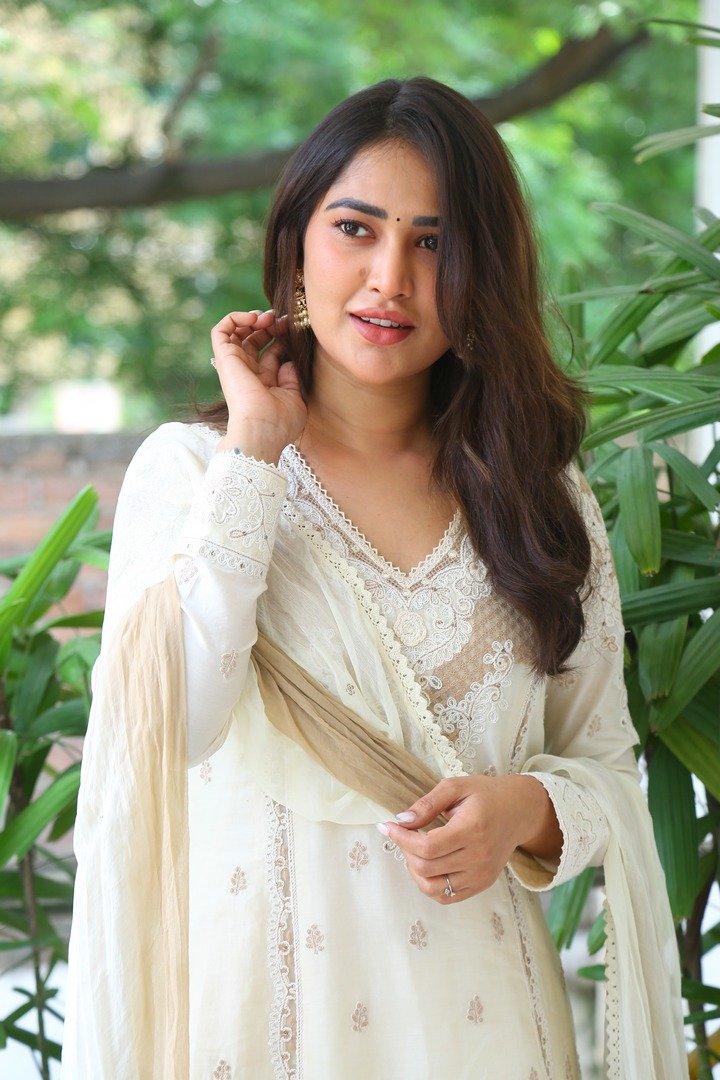 నటి దస్వికకింతల్లి కొత్త ఫోటోలు