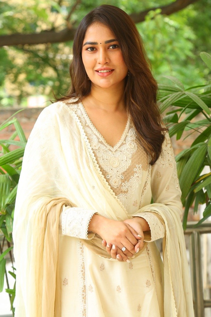 నటి దస్వికకింతల్లి కొత్త ఫోటోలు