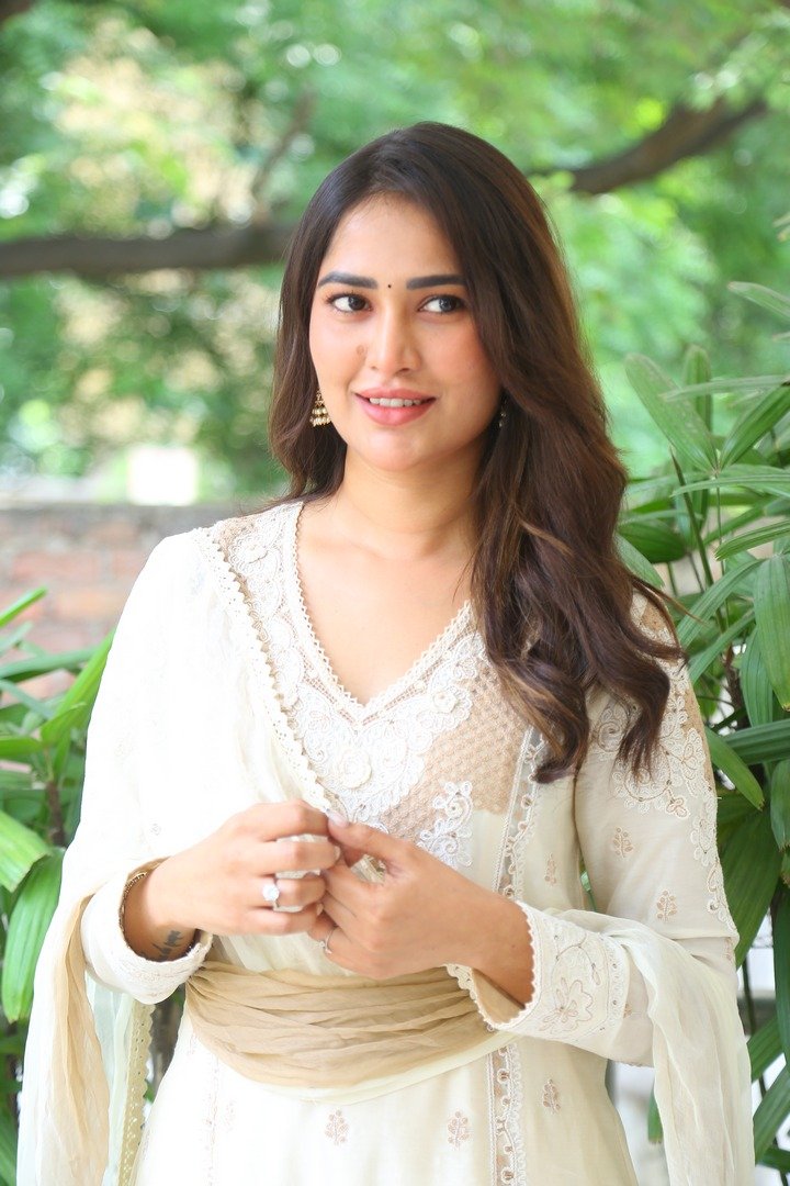 నటి దస్వికకింతల్లి కొత్త ఫోటోలు