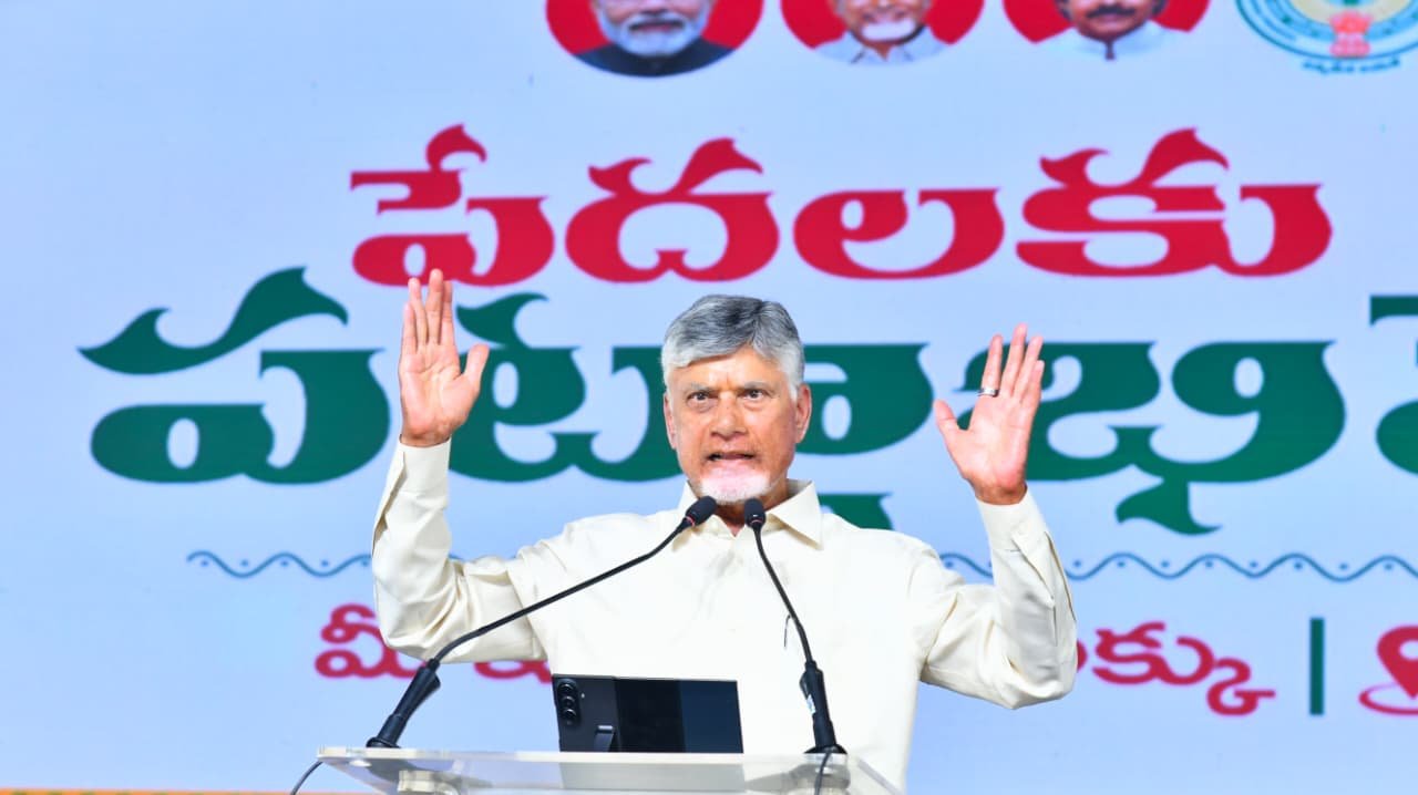 ‘పేదలకు పట్టాభిషేకం’ 