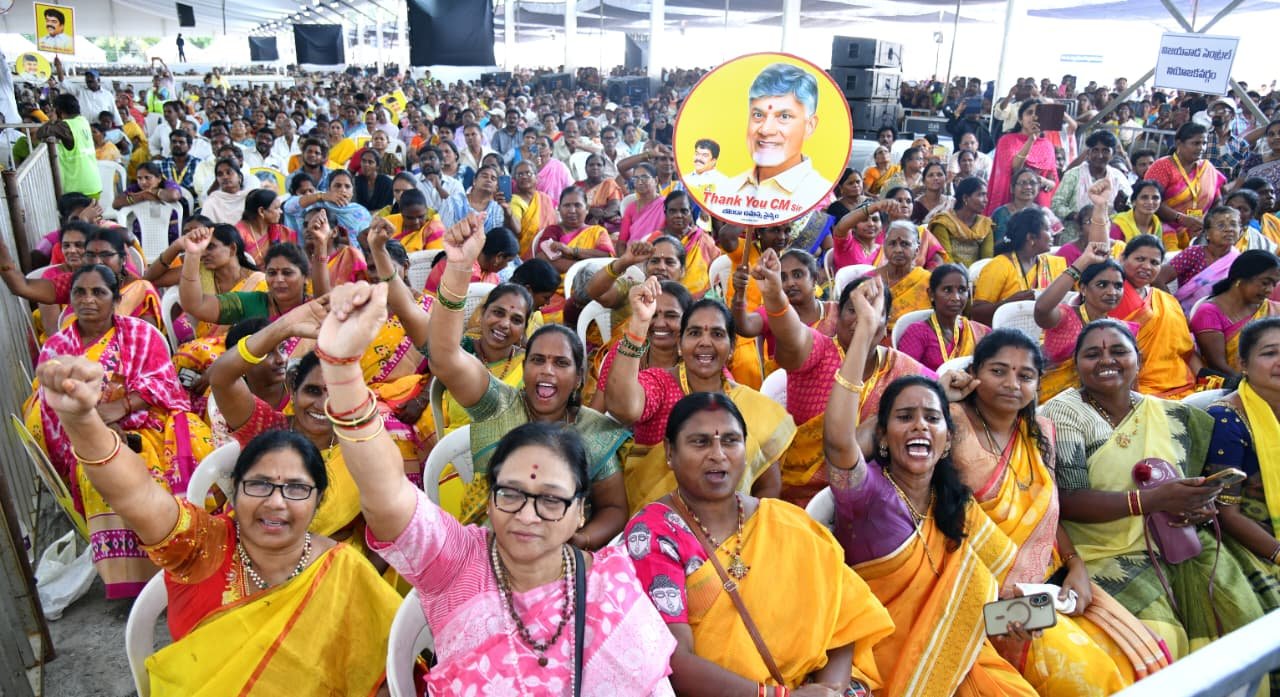 ‘పేదలకు పట్టాభిషేకం’ 
