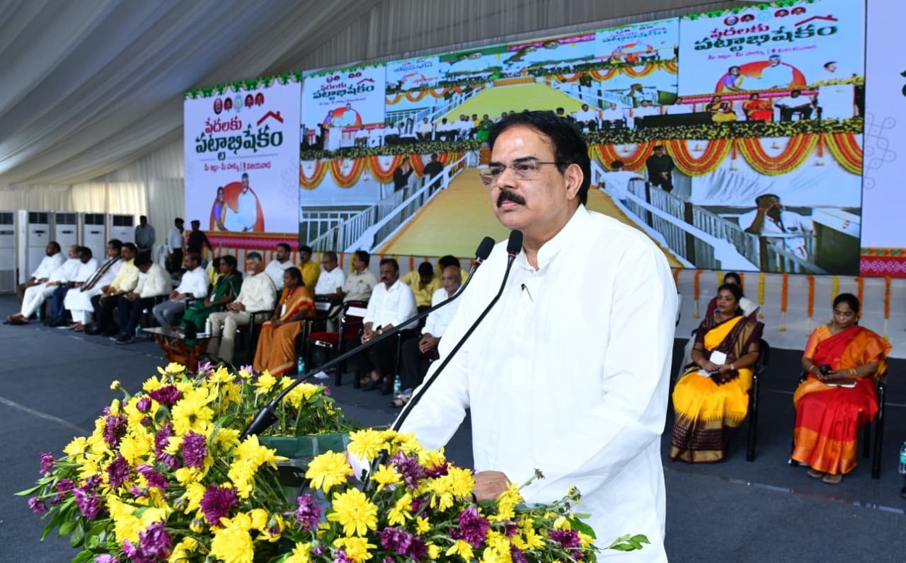 ‘పేదలకు పట్టాభిషేకం’ 