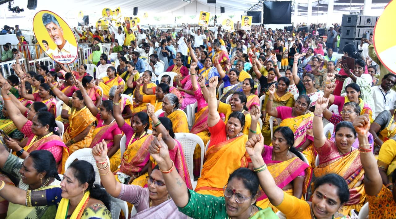 ‘పేదలకు పట్టాభిషేకం’ 