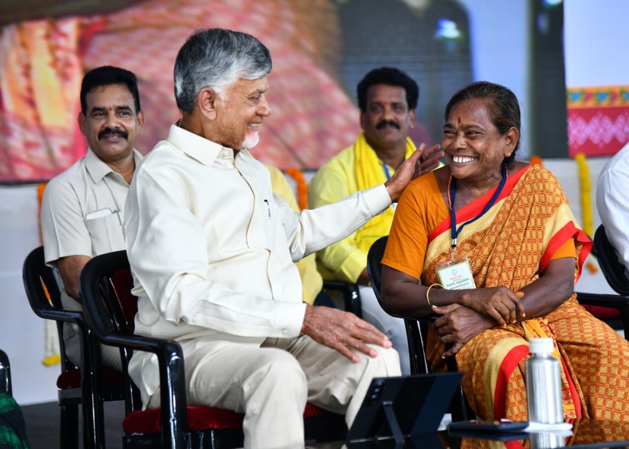 ‘పేదలకు పట్టాభిషేకం’ 