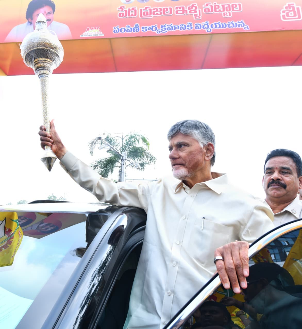 ‘పేదలకు పట్టాభిషేకం’ 