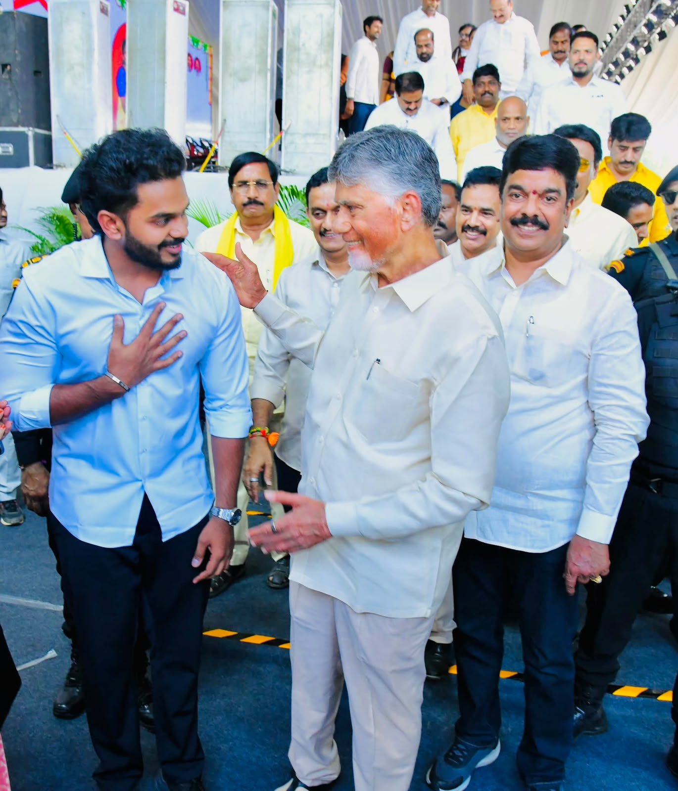 ‘పేదలకు పట్టాభిషేకం’ 